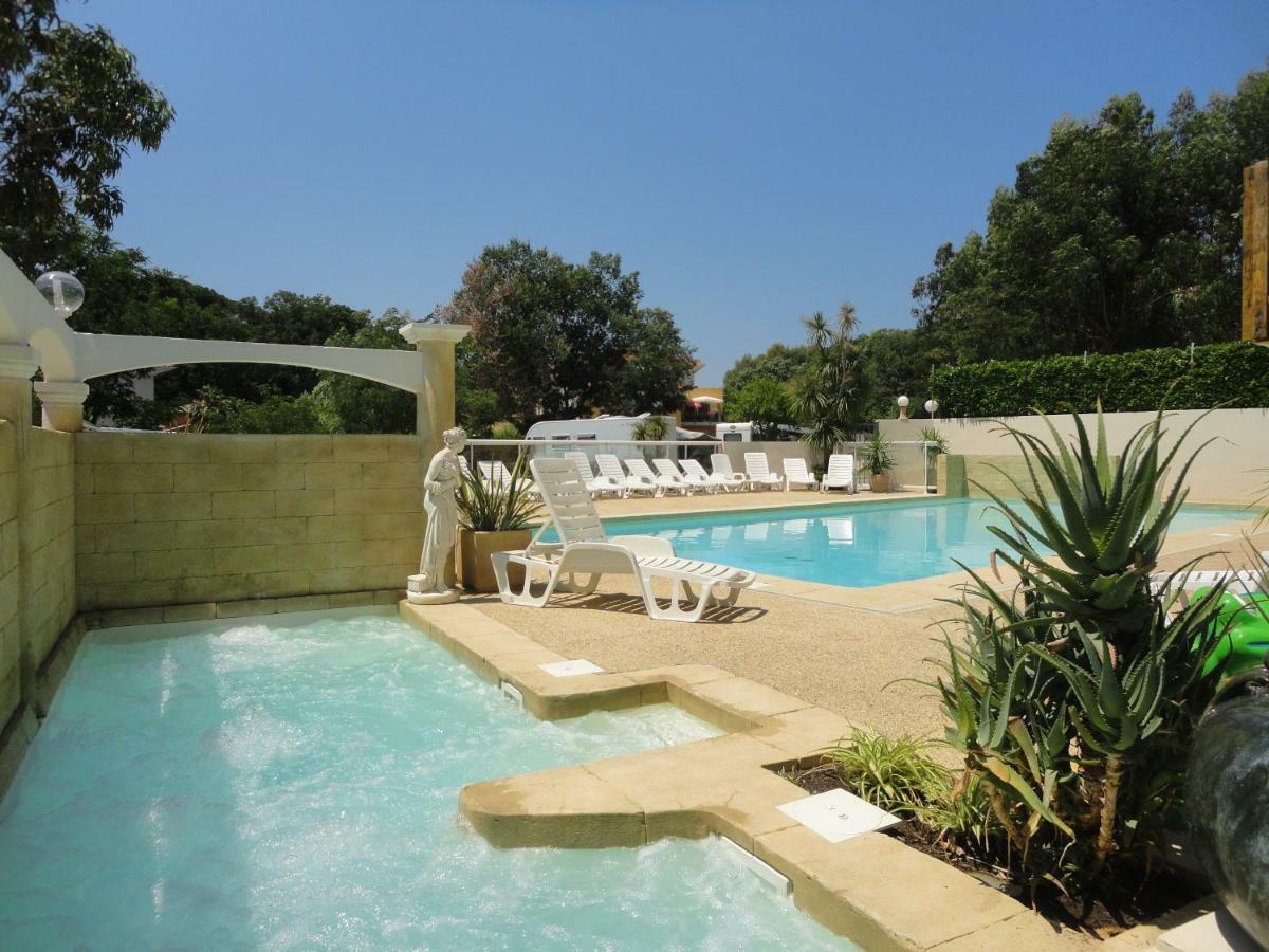 Campsite Les Acacias 4*